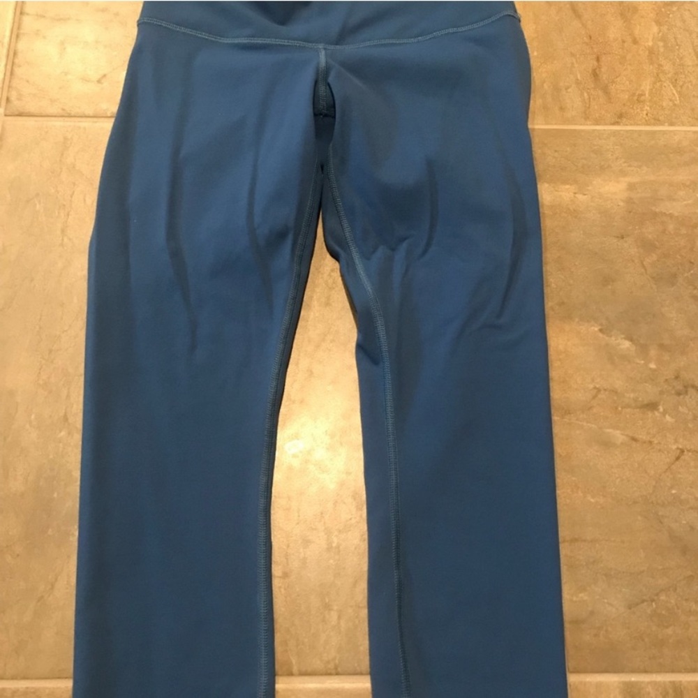 Lululemon Royal Blue Wunder Under Crops 21”